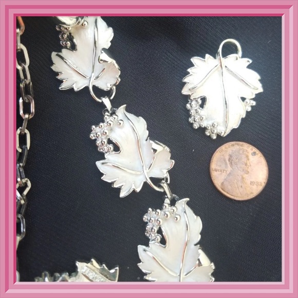 Sarah Coventry Whispering Leaves Jewel Set 1959-60 - Picture 2 of 3